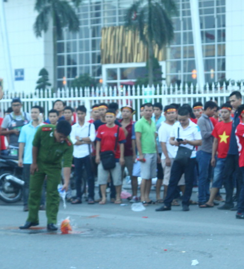 “Sức nóng” CĐV trước trận U19 Việt Nam - U19 Nhật Bản ảnh 7